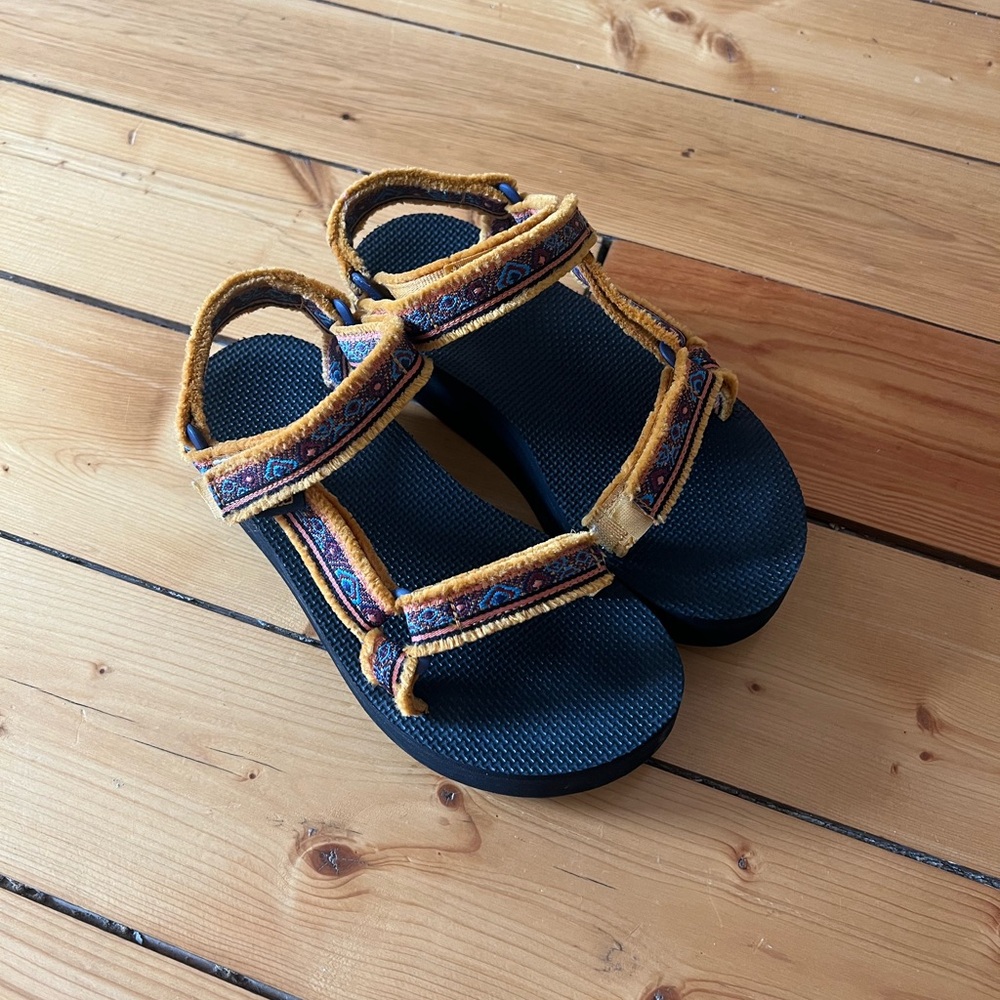 Teva Platform Sandals 🩴